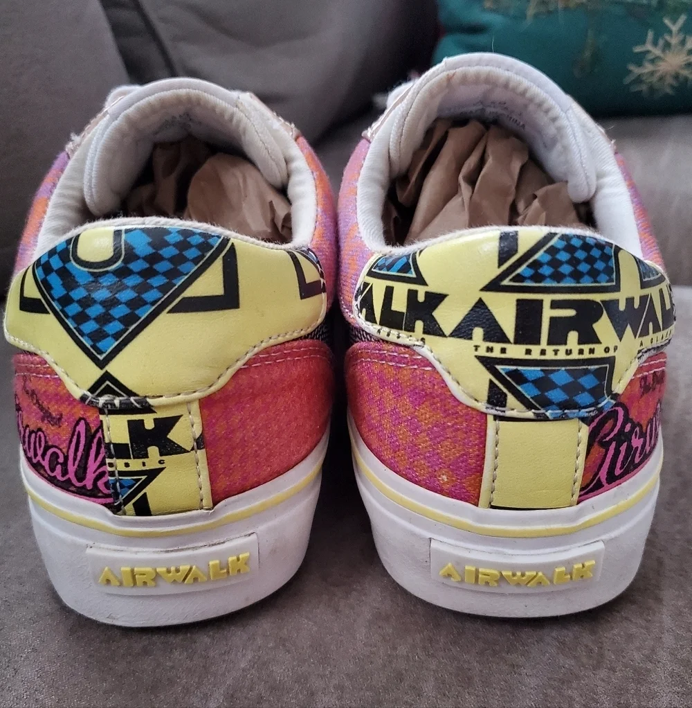 Airwalk Womens Alya Sneakers, Multi colored graphic design, Size 8m